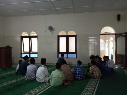 Pelatihan Adzan di Masjid Bongoskenti